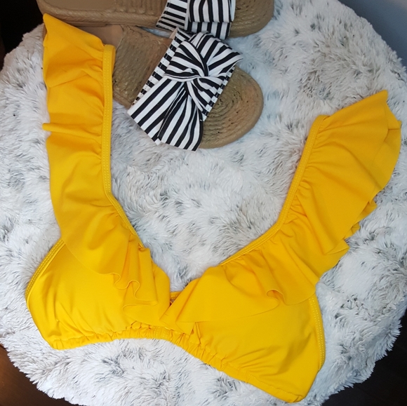 Ruffled baithing suit top - Picture 1 of 5